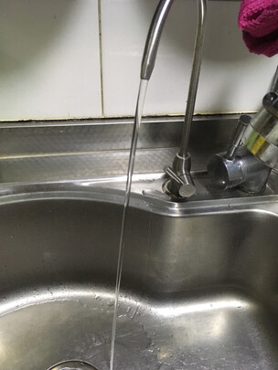 净水器|【电商快报】安吉尔和小米净水器哪个好？评测细节区别大不大