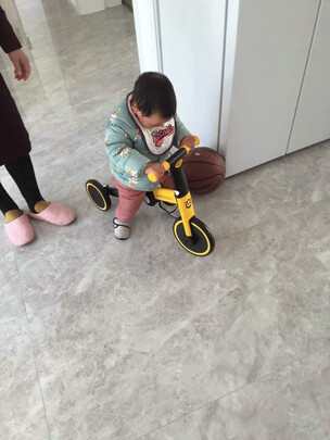 儿童三轮车
