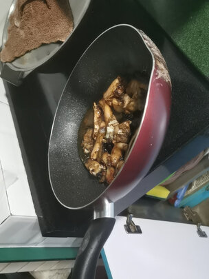 麦饭石不粘锅