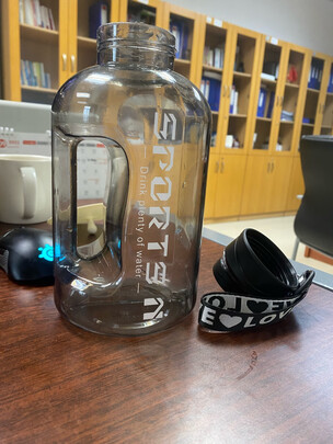 运动水杯
