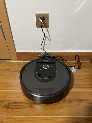 %title插图%num iRobot 扫地机器人 智能规划自动集尘 10倍大吸力 智能家用全自动扫地吸尘器 i7+