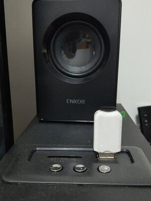 ENKOR E50B与漫步者R12U区别大吗？使用哪款比较方便？哪个低音强劲？