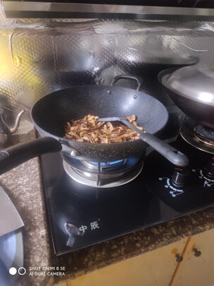 麦饭石不粘锅