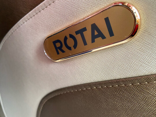 按摩椅|【电商快报】荣泰rt7700和7706哪款比较用一些?告诉大家真相？