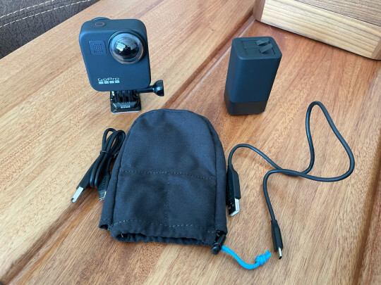 %title插图%num GoPro MAX 360度全景运动相机 Vlog数码摄像机 定制续航礼盒(单机+Grip支架+双充+单电池+64G卡)