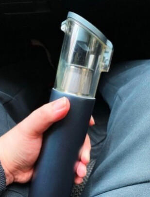 %title插图%num AutoBot车载吸尘器 车用无线便捷强力手持式充电车家两用大功率 车内迷你小型大吸力汽车吸尘器 Vmini2 4200pa 小巧便携 碳灰蓝