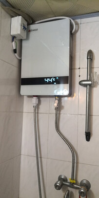 志高即热式电热水器|「用后真实感受」志高和美的电热水器哪个好？参数对比区别大不大