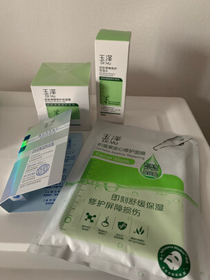 三,依云(evian)爽肤水网友对比评测