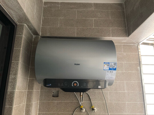 海尔（Haier）电热水器储水式家用 3D速热一级能效3300W变频洗澡器WiFi智能升级防电MV5 60升【3-4人】