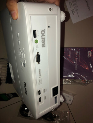 %title插图%num 明基(BenQ)TK700ST 投影仪 投影仪家用 投影机 (4K超高清 3000流明 HDR 短距投影 240Hz&4ms低延迟)