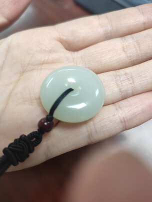 和田玉吊坠