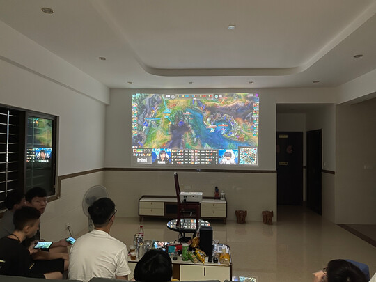 %title插图%num 明基(BenQ)TK700ST 投影仪 投影仪家用 投影机 (4K超高清 3000流明 HDR 短距投影 240Hz&4ms低延迟)