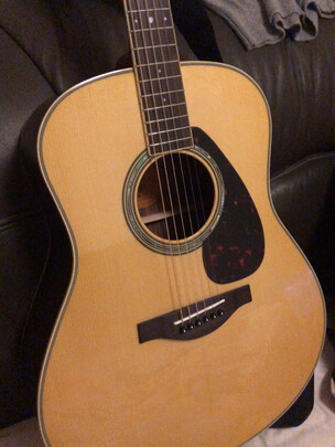 雅马哈民谣吉他f600