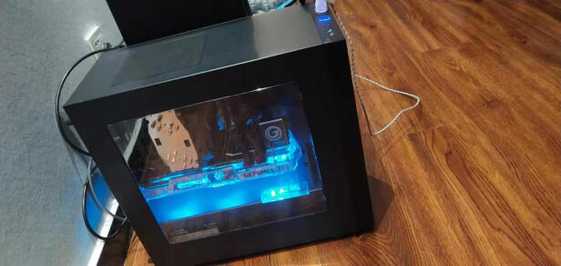 PHANTEKS PH-EC300ATG_BK01怎么样啊？走线合理吗？握感十足吗 