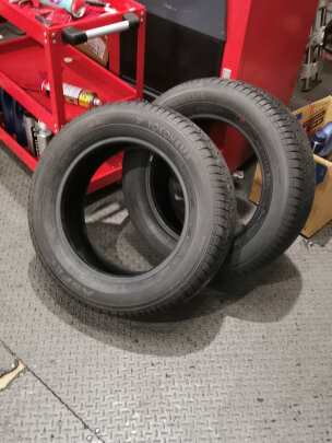 优科豪马215/60R16跟佳通185/65R15哪款更好？哪个抓地更强？哪个安装简便？