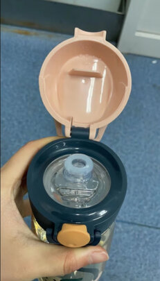 吸管水杯