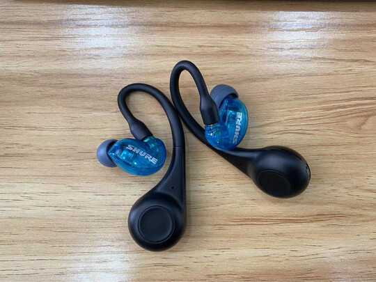 %title插图%num 舒尔 Shure RMCE-TW2真无线蓝牙耳挂适配器 MMCX 接口 蓝牙5.0