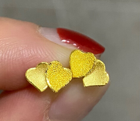 黄金耳钉