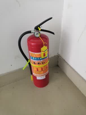二氧化碳灭火器,专门灭电气火灾,这次买了四个,物流快速,发货及时