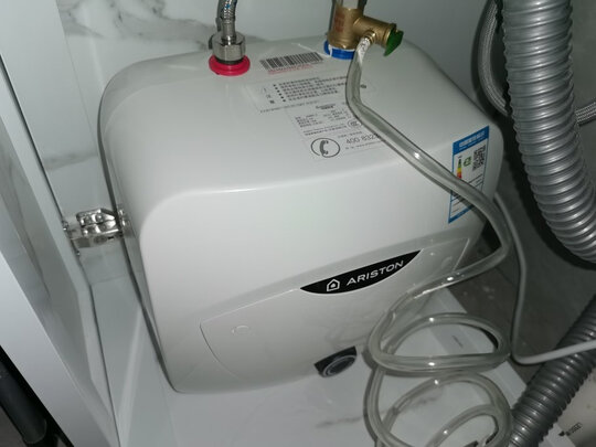 电热水器