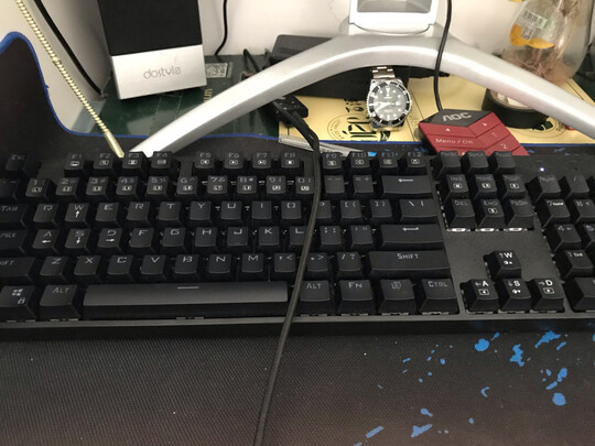 雷神机械键盘KG3104 C 混光版跟达尔优108键混光版有啥区别,哪款按键更舒服?哪个质感一流