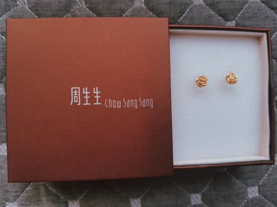 黄金耳钉