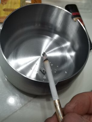 烟灰缸