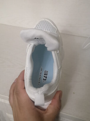 儿童运动鞋