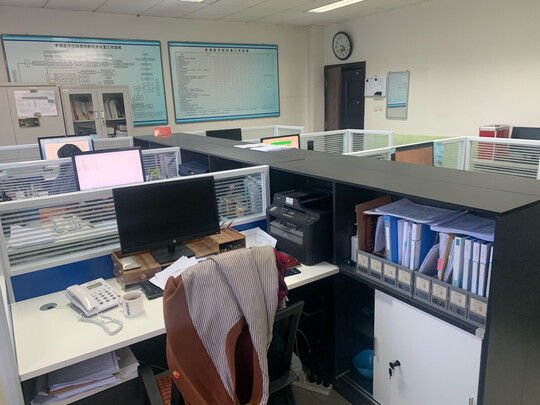 中伟屏风办公桌|「用后真实感受」中伟屏风办公桌到底是好还是差？用后一周讲感受实情