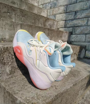 篮球鞋