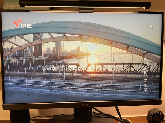 明基（BenQ）PD2700U 27英寸4K超高清 三边窄边框HDR 旋转升降壁挂IPS屏 智慧调光爱眼99%sRGB电脑显示器