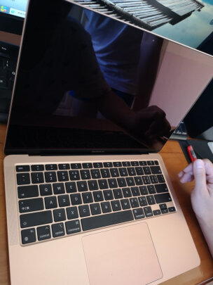 Apple MacBook Air对比华硕灵耀X有显著区别吗？配置哪款比较好？哪个倍感舒适？