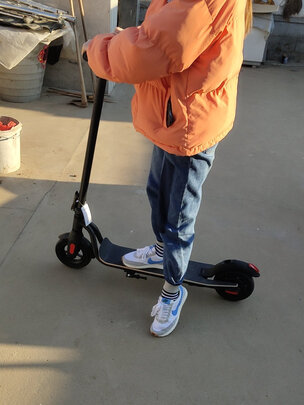 知途鸟电动滑板车怎么折叠