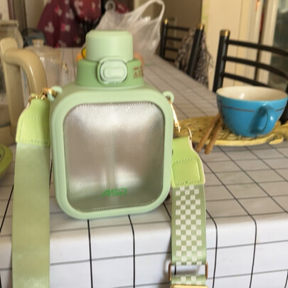 塑料水杯