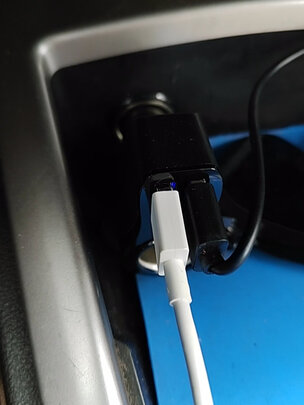 车载充电器