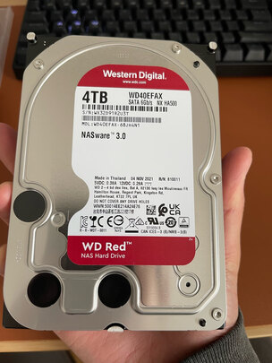 %title插图%num 西部数据(WD)红盘 4TB SATA6Gb/s 256M 网络储存(NAS)硬盘(WD40EFAX)