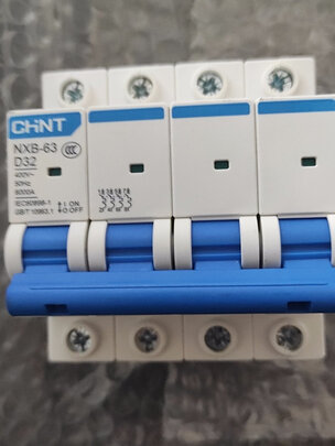 正泰（CHNT）NXB-63-4P-D32 家用空气开关 过载空气开关 DZ47升级款小型断路器