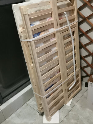 婴儿床