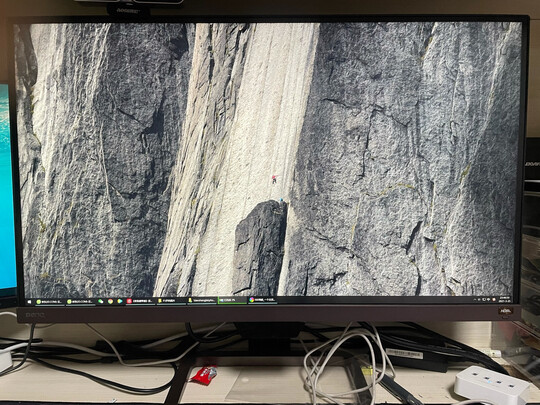 %title插图%num 明基(BenQ) EW2780U 27英寸4K IPS HDR 99%sRGB环绕音箱可壁挂 电脑/PS5显示器(HDMI/DP/Type-C可充电)