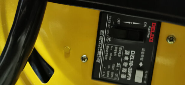 %title插图%num 德力西 漏电保护塑壳断路器 空气开关 DZL18-32F/1 32 A 单钮 普通 ;DZL1832F32B1