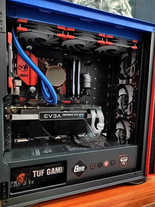 %title插图%num Tt(Thermaltake)大台风240一体式CPU水冷散热器 钢铁侠版 漫威正版授权(ARGB可旋转OLED水冷头/高效能)