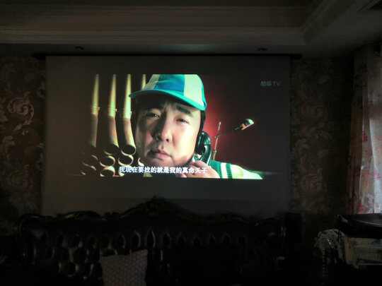 投影幕布|艾瑞尔电动拉线地拉幕布如何,值得入手的原因分享！