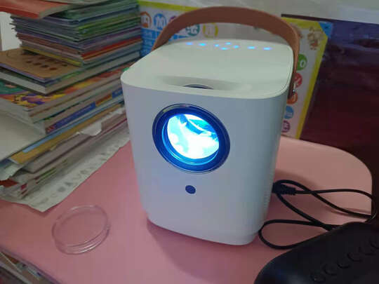 璟甄R5投影仪选购容忽然的三大要点