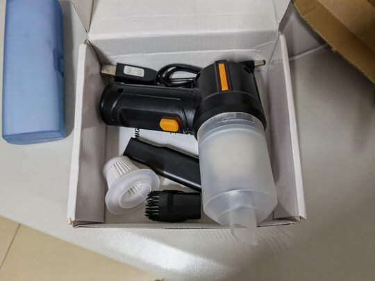 车载吸尘器