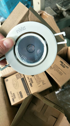 一:选购三雄极光pak560062射灯建议