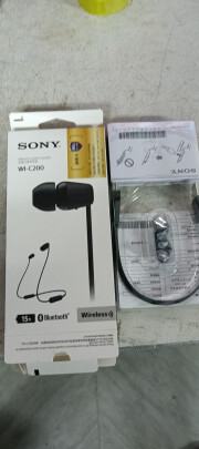 %title插图%num 索尼(SONY) WI-C200 颈挂入耳式无线蓝牙耳机挂脖式耳麦运动跑步重低音适用于苹果华为小米 黑色