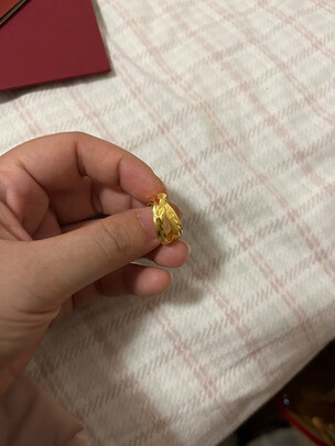 黄金耳钉