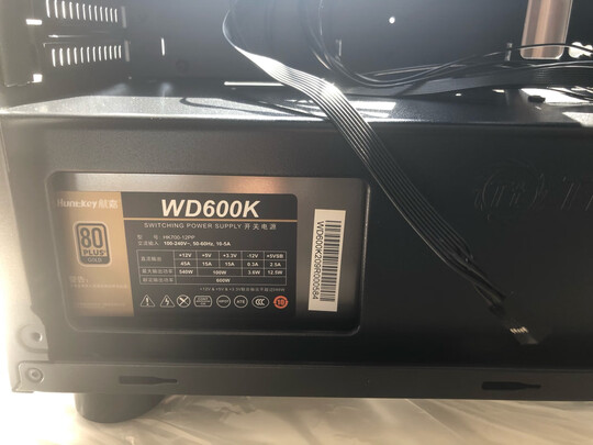 %title插图%num 航嘉(Huntkey)金牌600W WD600K电脑电源(80PLUS金牌/单路45A/全电压/LLC+SR+DC-DC/智能温控/apex英雄)