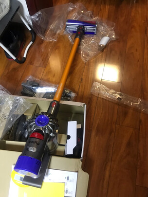 吸尘器|看完不迷路：戴森V7 Fluffy Extra质量好还是差?用后一周说真相？