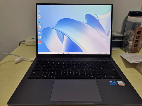 华为MateBook 14跟ASUS adolbook13有何区别，音效哪款好？哪个触感一流 